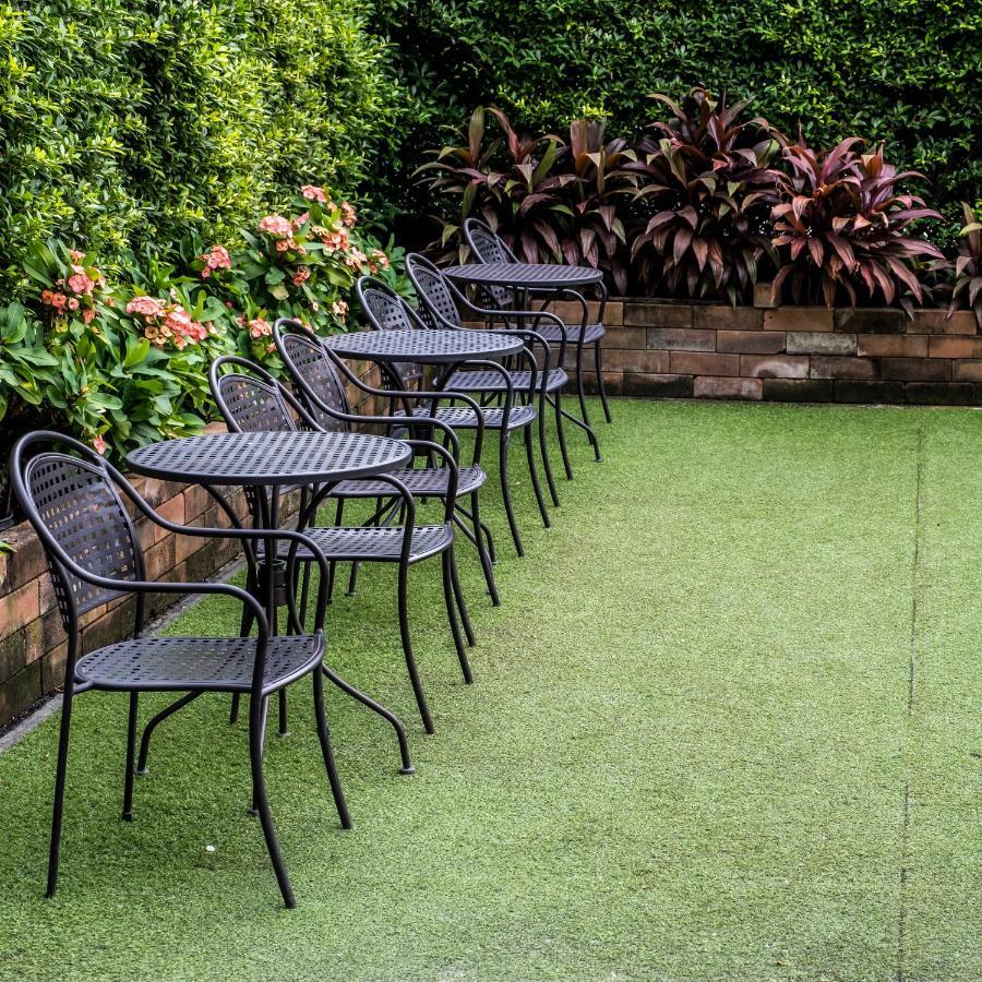 The Airport Courtyard Suvarnabhumi Airport Bangkok Exteriér fotografie Artificial grass