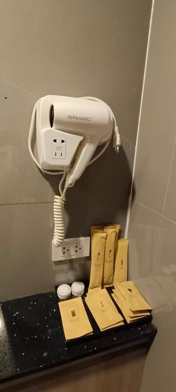 The Airport Courtyard Suvarnabhumi Airport Bangkok Exteriér fotografie A hair dryer in a hotel bathroom